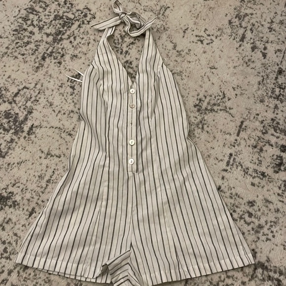 Beachy Romper - Picture 1 of 2